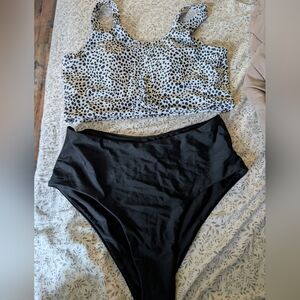 MiZaful Elegant Black Fabric